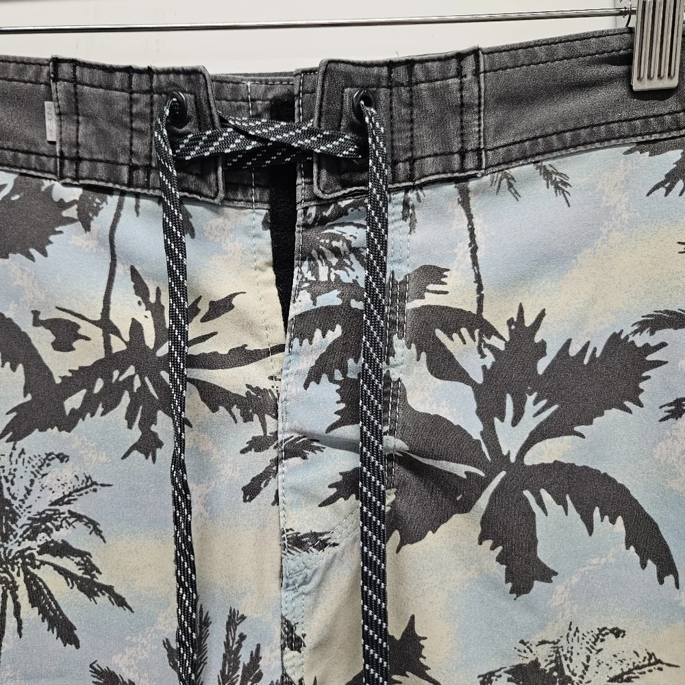 0057 Quiksilver Men's  Surfsilk Washed Palm Tree Board Shorts Swim Trunks Y2k 32